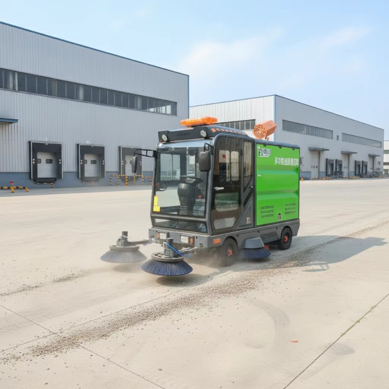 Heavy Equipment Manufacturers - آلة تنظيف وكنس طرق مخصصة للخدمة